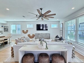 TV - Sand & Stories: Rooftop Deck, Pet-Friendly, Sleeps 16, Sugar Sands Community (Mexico Beach)