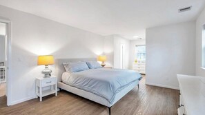 2 bedrooms, iron/ironing board, Internet, bed sheets