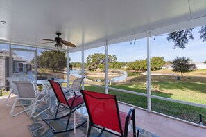 Outdoor dining - Lake Paradise 2B/2B Home in Village of Orange Blossom Gardens (The Villages)