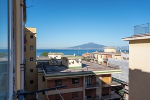 Deluxe-Apartment, eingeschränkter Meerblick | Blick auf das Wasser