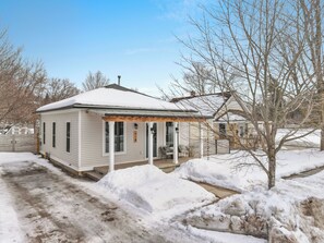Exterior - Designer Cottage, Hot Tub, Fire Pit, Family & Pet-Friendly, near beach! (Boyne City)