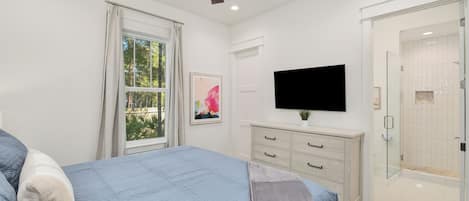 5 bedrooms, desk, iron/ironing board, travel crib