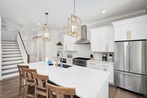 Fridge, microwave, oven, stovetop - Sunny Side Up | Private Pool/Spa | 6-Seater Golf Cart | Walk to Beach (Santa Rosa Beach)