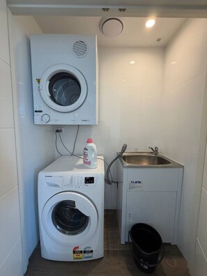 Interior - Mascot 2 bed 027 Close to station easy to anywhere (Mascot)