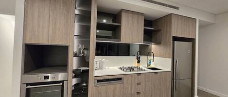 Réfrigérateur, four, plaque de cuisson, lave-vaisselle