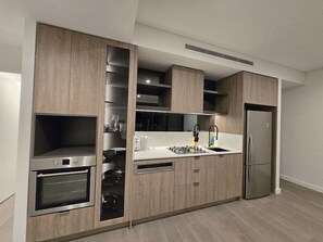 Réfrigérateur, four, plaque de cuisson, lave-vaisselle