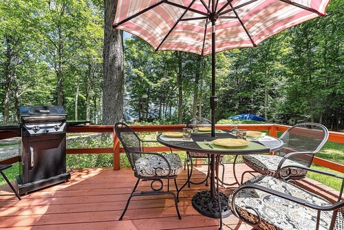 Twin Cottages at Mullett Lake - 25 minutes from Mackinac Ferry, Sleeps 12