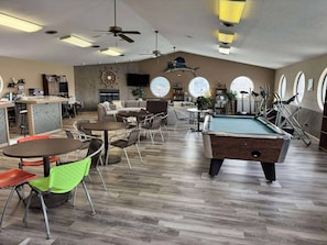 Spielezimmer