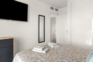Iron/ironing board, WiFi, bed sheets - Apartment 'Flamingo Golf Park' with Sea View, Wi-Fi and Air Conditioning (La Cala de Mijas)