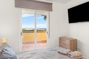 Iron/ironing board, WiFi, bed sheets - Apartment 'Flamingo Golf Park' with Sea View, Wi-Fi and Air Conditioning (La Cala de Mijas)