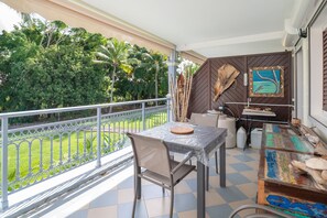 Outdoor dining - Le Ti Mahogany - Studio avec Balcon (Saint-Francois)
