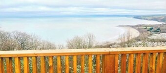 3 Bed Harbour-view Cottage Sleeps 6 - Dog Friendly