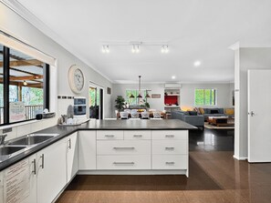 Interior - Elk Estate - Family Resort Comfort & Tranquility (Inverloch)