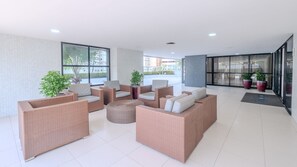 Lobby - Apto com 3 suítes, Piscina e Sauna a 450m da Praia (Salvador)