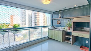 Interior - Apto com 3 suítes, Piscina e Sauna a 450m da Praia (Salvador)