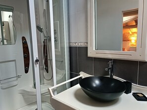 Chambre quadruple Confort | Salle de bain