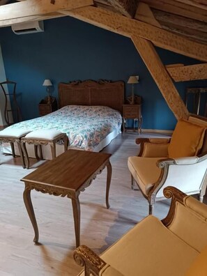 Comfort Triple Room | Iron/ironing board, free WiFi - Le Jardin des Cèdres (Lavaur)