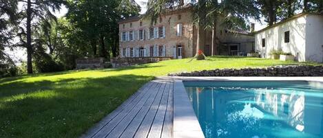 Seasonal outdoor pool, open 11:00 AM to 8:00 PM, sun loungers