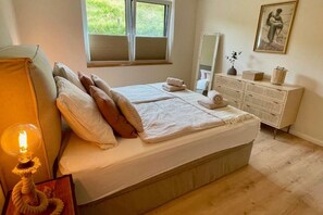 3 bedrooms, desk, iron/ironing board, travel cot - Deichkoje12 - Deck 1 vacation apartment directly on the dike with dog | North Sea near (Tönning)