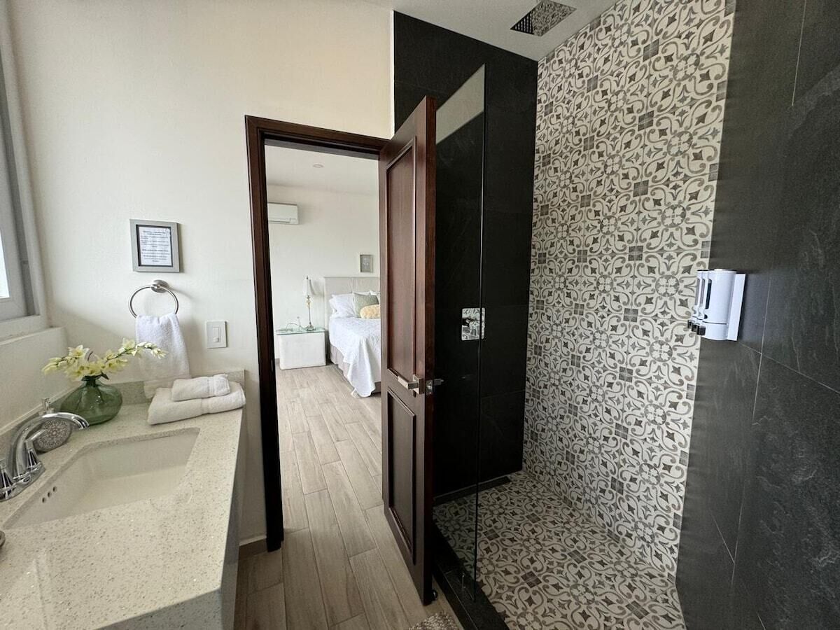Penthouse, Mountain View | Bathroom | Shower, free toiletries, hair dryer, soap