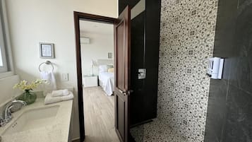 Penthouse, Mountain View | Bathroom | Shower, free toiletries, hair dryer, soap
