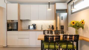 Deluxe Villa, Balcony, Valley View | Private kitchen