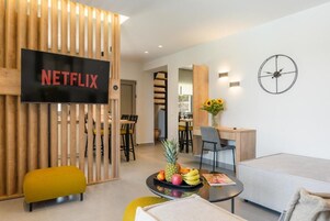 Villa Deluxe, balcón, vistas a la piscina | Restauración