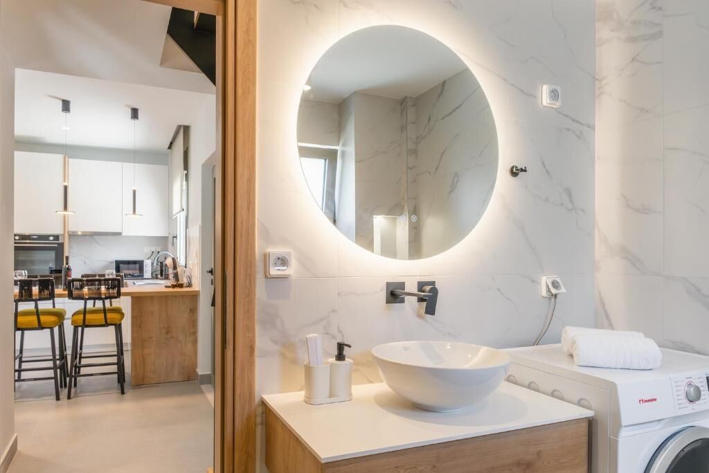 Deluxe Villa, Balcony, Pool View | Bathroom | Free toiletries, slippers, towels, soap