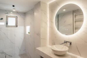 Deluxe Villa, Balcony, Valley View | Bathroom | Free toiletries, bathrobes, slippers, bidet - Phyllion boutique villas (Hersonissos)