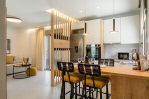 Deluxe-Villa, Balkon, Poolblick | Eigene Küche