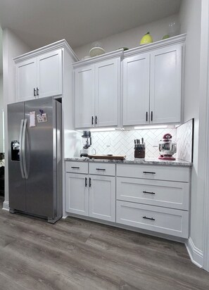 電子レンジ、オーブン、コンロ、食器洗い機