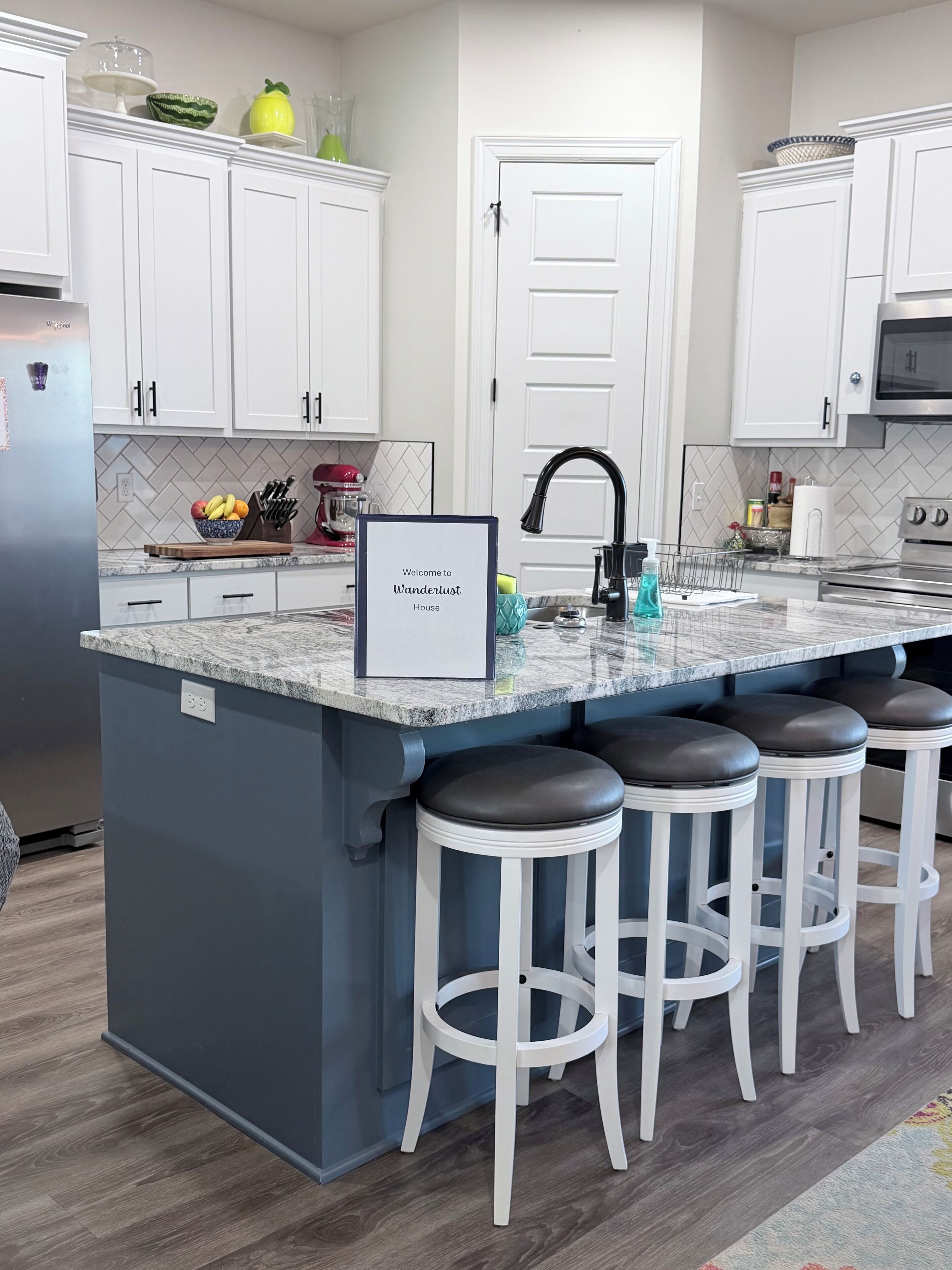 Kylskåp, mikrovågsugn, ugn och spishäll