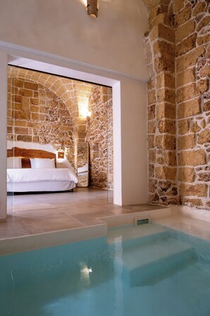 LE PETTEGOLE SUITE DELUXE | Blackout drapes, soundproofing, iron/ironing board, free WiFi - Don Fernando 1938 (Miggiano)