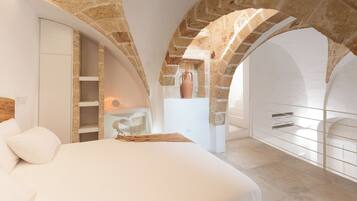 LE STELLE SUITE DESIGN | MörklÀggningsgardiner, ljudisolering och strykjÀrn/strykbrÀda