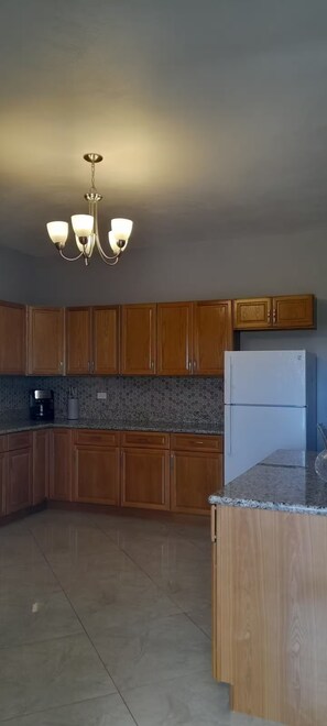 Private kitchen - Sunset At Chalvilles - Peaceful 2-bedroom house with AC in The Valley (East End Village)