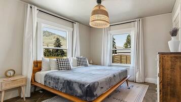 2 Schlafzimmer, BĂŒgeleisen/BĂŒgelbrett, WLAN, BettwĂ€sche