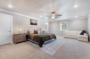 4 bedrooms, free WiFi, bed sheets - Whispering Pines Estate- Beautiful 4 Bedroom with Pickleball Court (Broken Bow)