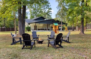 Property grounds - Whispering Pines Estate- Beautiful 4 Bedroom with Pickleball Court (Broken Bow)