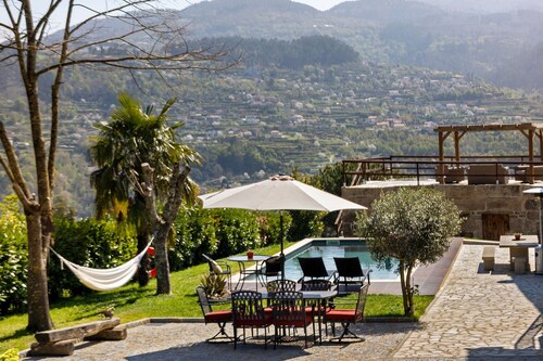 Maison de vacances « Quinta do Rio Douro - Tourisme rural » avec vue montagne, piscine et climatisation