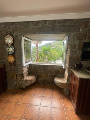 Interior - Quinta do Rio Douro – Rural Retreat with Mountain Views, Pool & Air Conditioning (Douro)