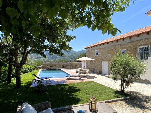 Ferienhaus 'Quinta do Rio Douro - Turismo Rural' mit Bergblick, Pool & Klimaanlage