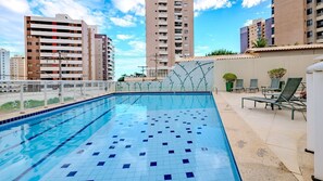 House - Apto com 3 su tes Piscina e Sauna a 450m da Praia (Salvador)