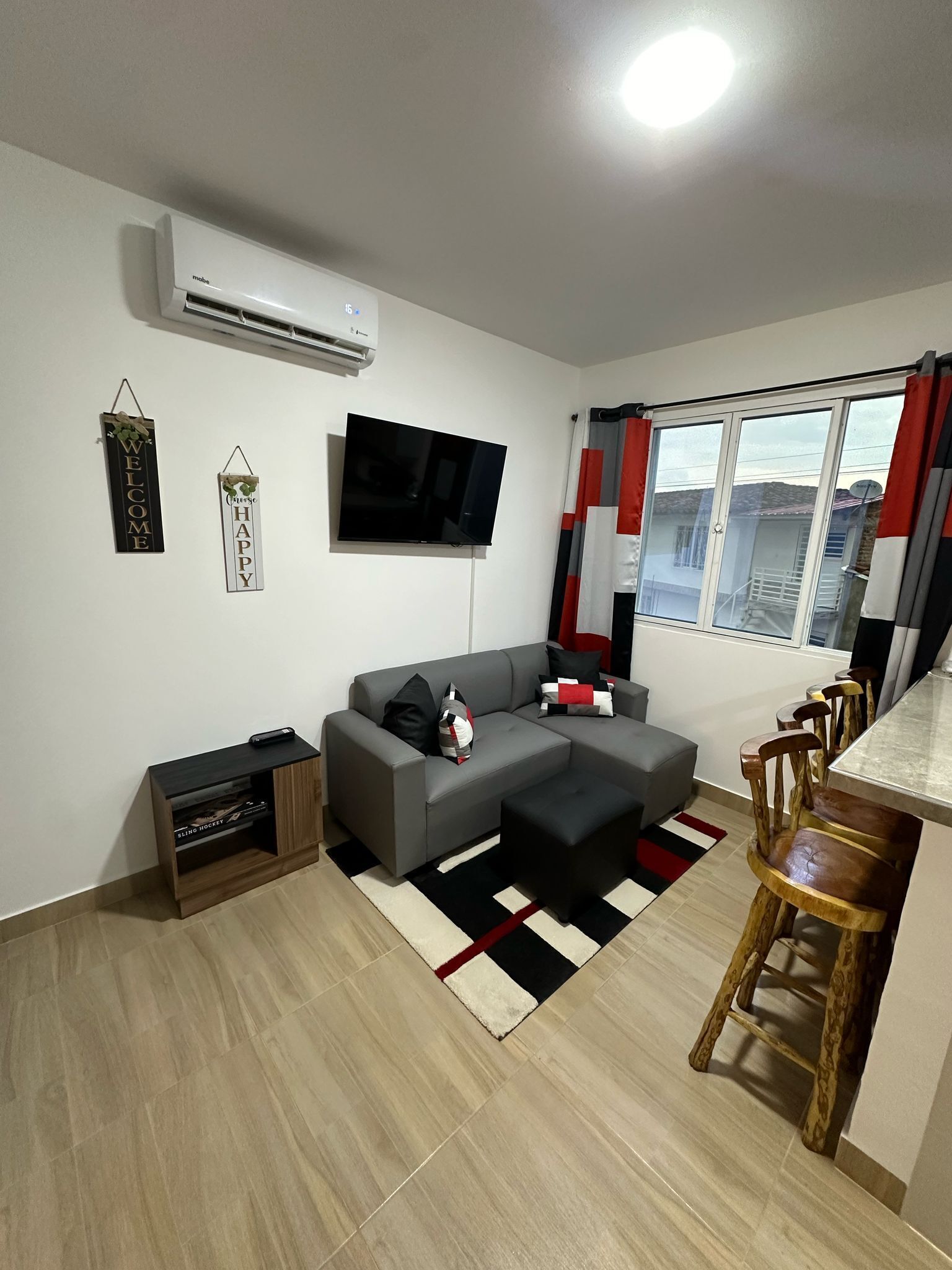 Smart TV, books, stereo