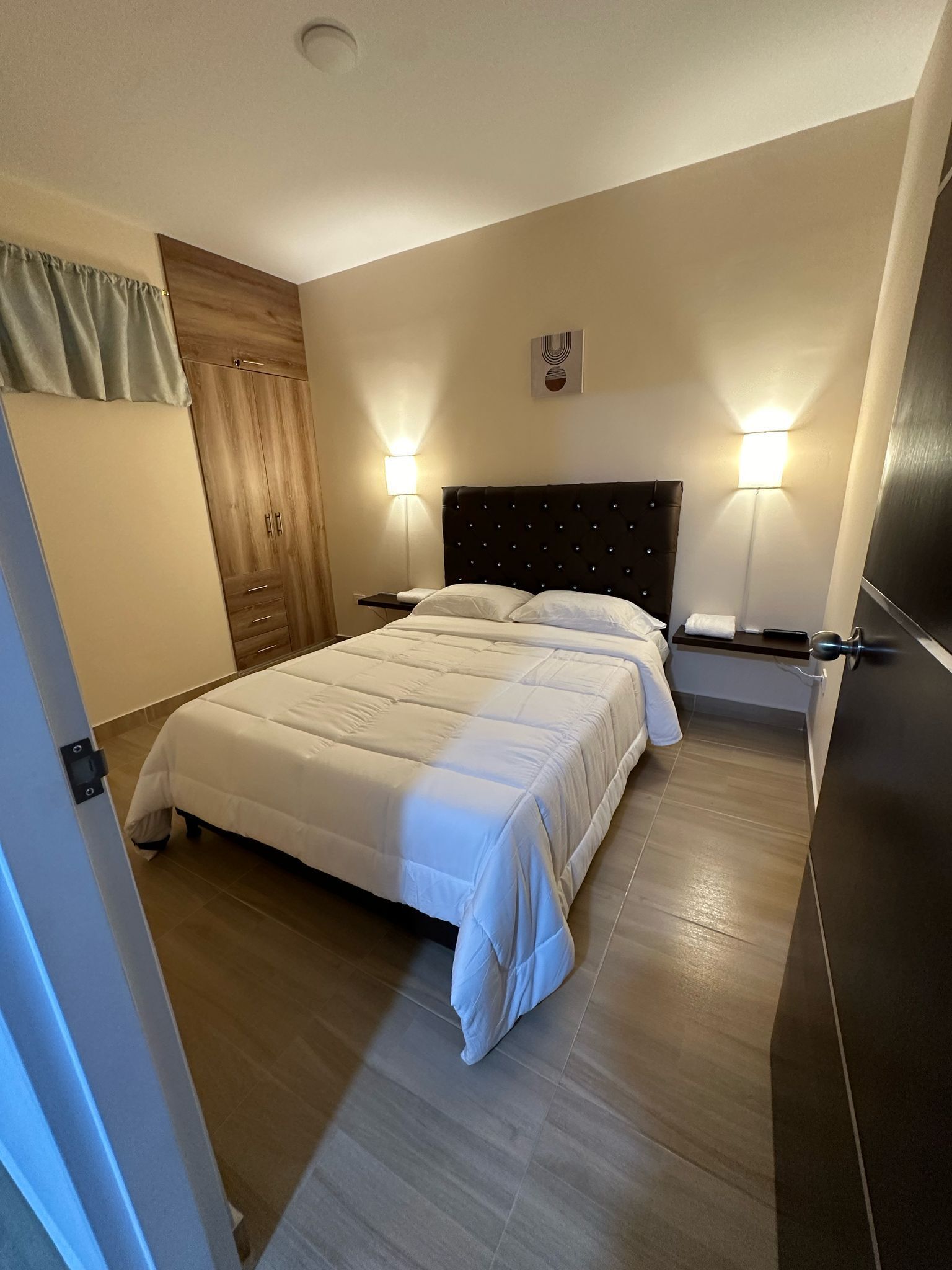 Schreibtisch, Bügeleisen/Bügelbrett, Reisekinderbett, kostenloses WLAN