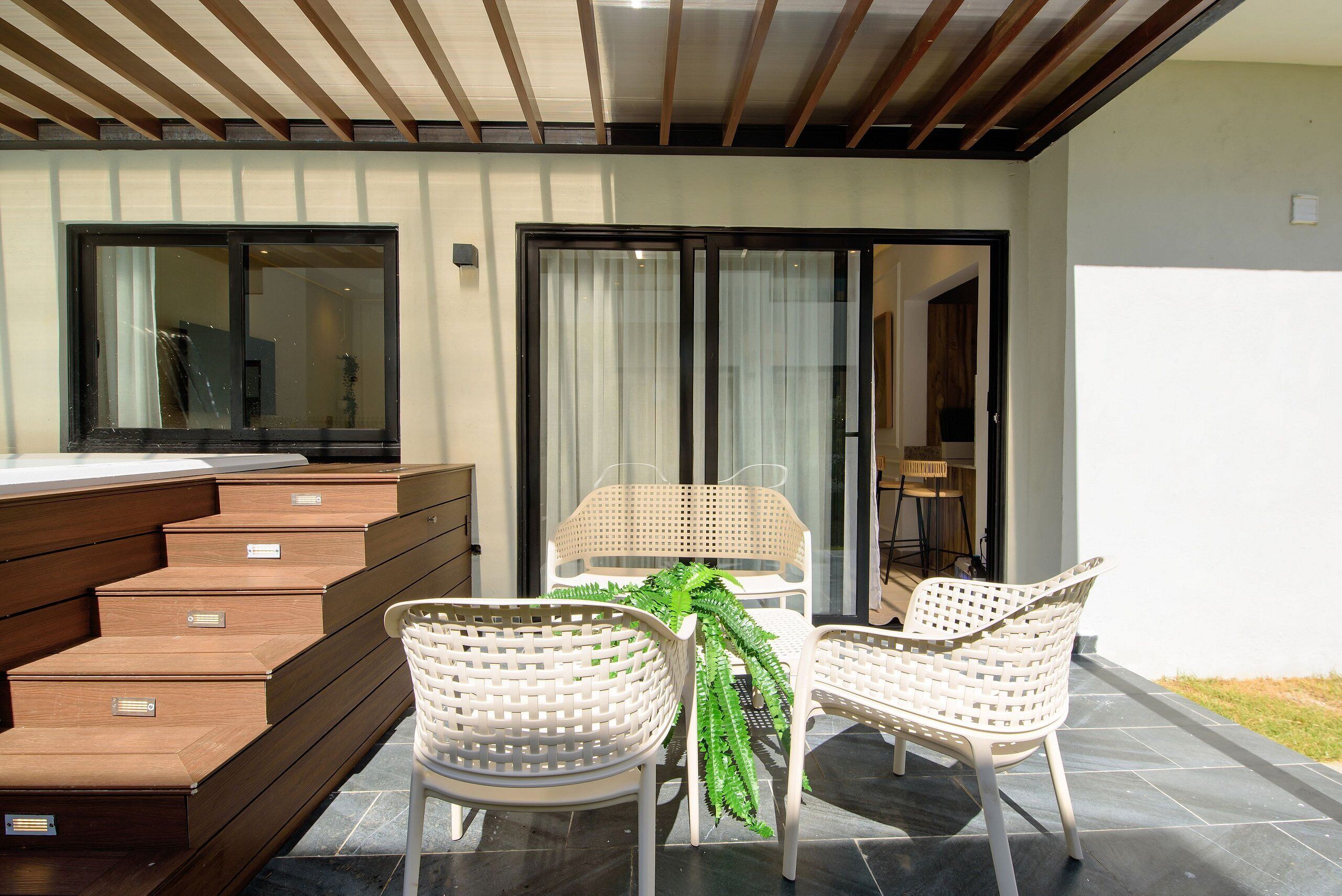 Balcony / Terrace,Hot Tub,BBQ facilities