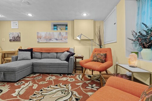 Charming 1-bedroom well located Garden Apartment in Historic West Medford