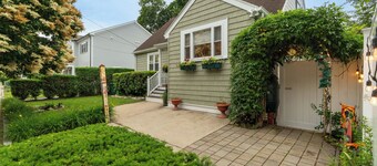 Charming 1-bedroom well located Garden Apartment in Historic West Medford