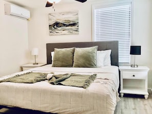 1 slaapkamer, een bureau, een strijkplank/strijkijzer, wifi