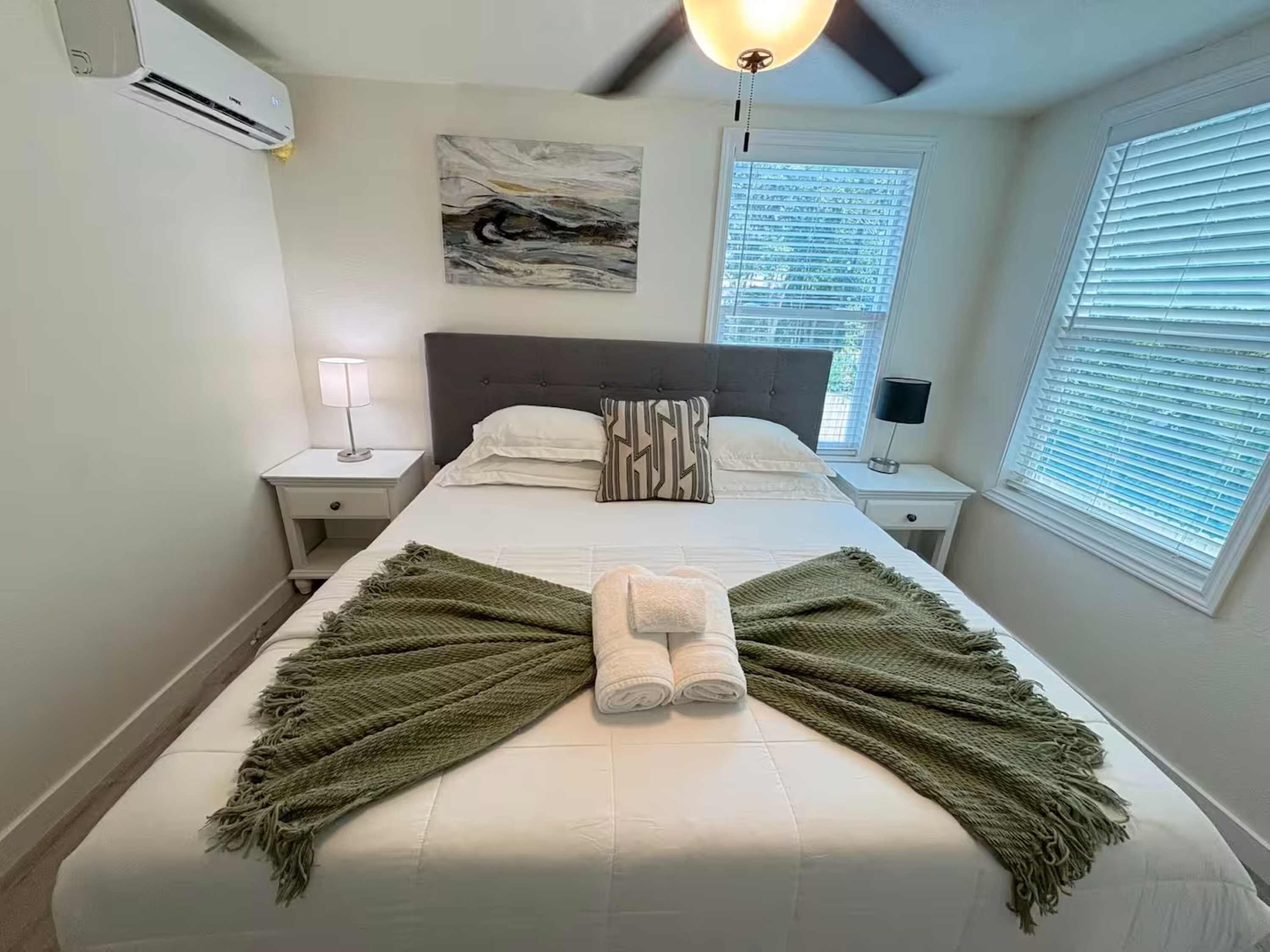 2 bedrooms, desk, iron/ironing board, WiFi