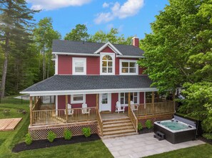 Exterior - Luxury Lake House in Mount Uniacke (Mount Uniacke)